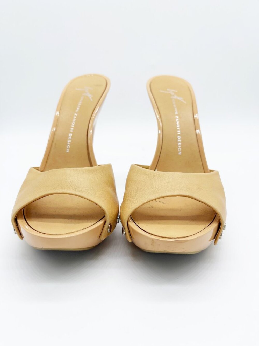 Giuseppe Zenoti  leather almond toes sandale